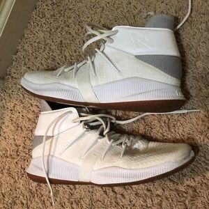 New balance white/ gum bottom basketball shoes